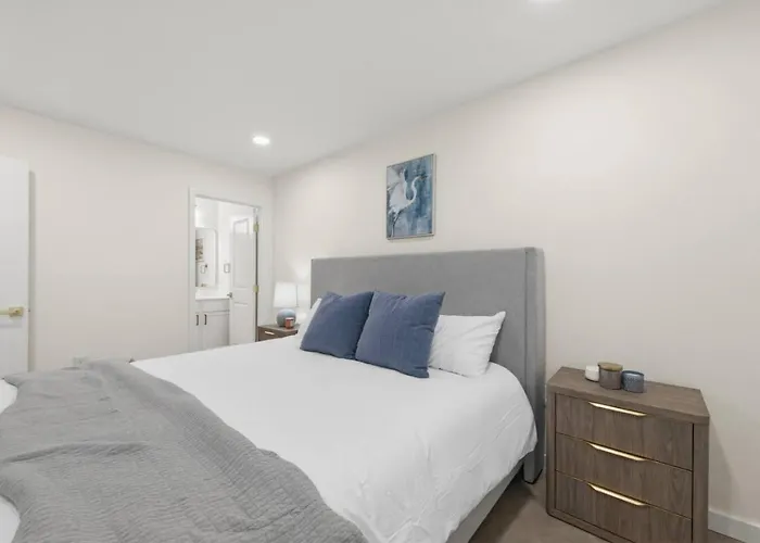 Poydras Inn-cajun Luxury-fast Wifi-brand New Holiday home Lafayette